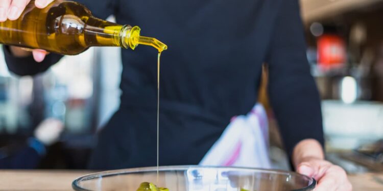 Famosa marca de azeite é proibida de ser vendida no Brasil pela Anvisa