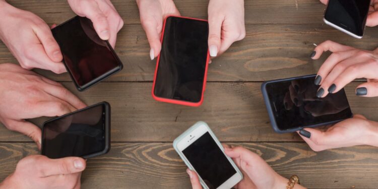 Dois parceiros do Brasil são os maiores produtores de smartphones do mundo