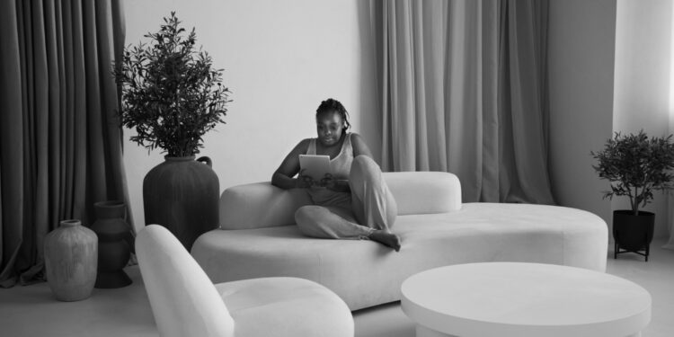 Nova tendência promete acabar com os móveis sem cor em 2026