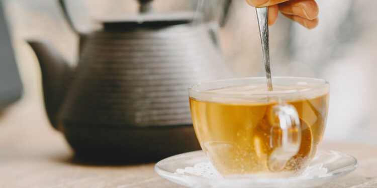 Melhor chá para memória ajuda a lembrar das coisas e reduz chance de demência