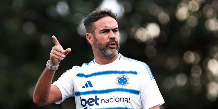 Enquanto Tite recebia R$ 2,5 milhões por mês, salário de Artur Jorge no Cruzeiro é mais humilde