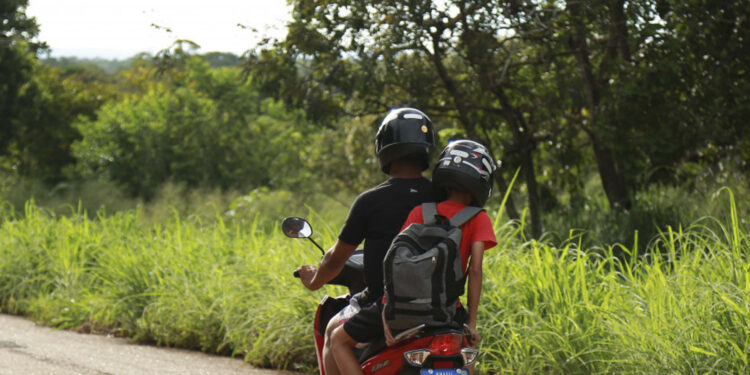 Crianças poderão a passar a usar transporte por moto a partir dos 5 anos de idade caso nova lei seja aprovada