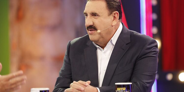 Ratinho anuncia volta de programa de sucesso que vai estrelar no SBT
