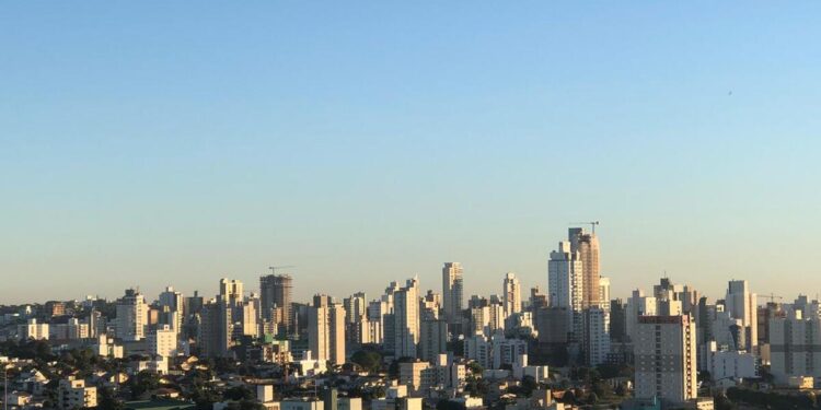 Cidade mais limpa do Brasil lembra os EUA e proíbe beber nas ruas com multas acima de R$ 1 mil
