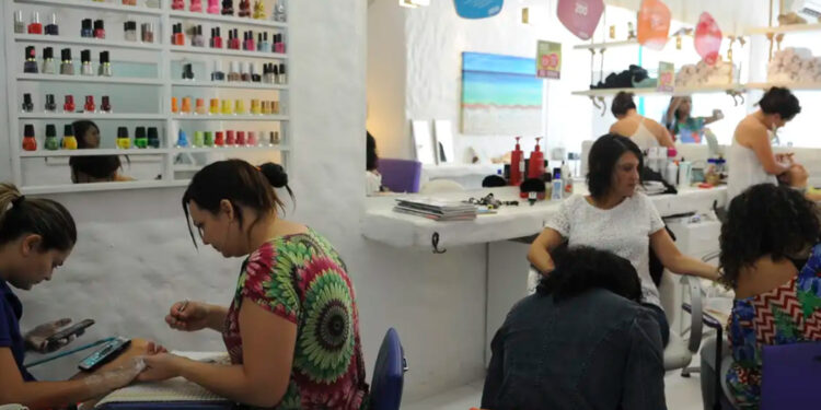 A forma definitiva para fortalecer as unhas quebradiças e fracas