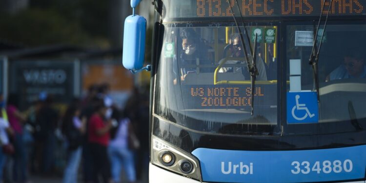 Prefeitura passou a dar desconto para usuários do transporte coletivo que pagam em dinheiro ou com cartão
