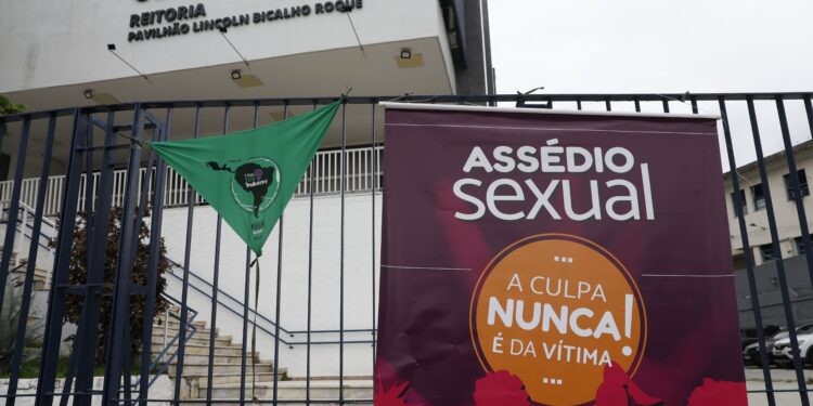 Nova lei libera comercialização, compra e posse de “arma” de defesa para mulheres com mais de 16 anos