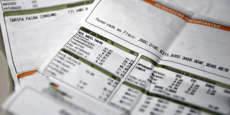 Quantas contas de luz podem ser atrasadas até cortarem a energia?