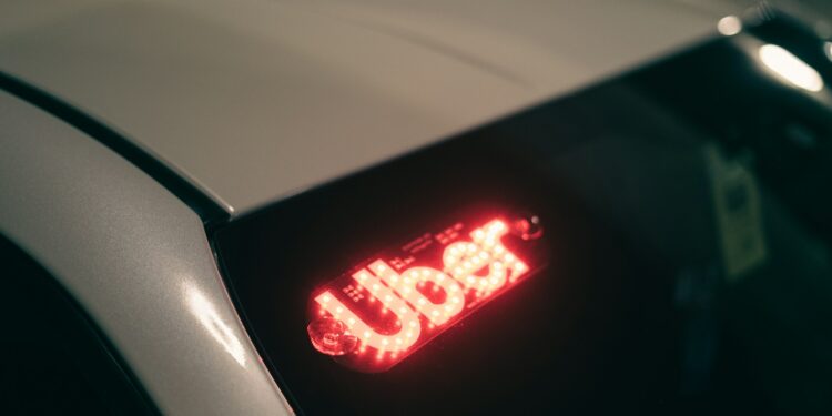 Uber quer colocar carros sem motoristas nas ruas, aumentando o faturamento