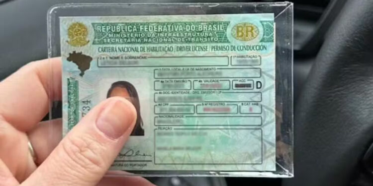 Novo programa permite que motoristas paguem multas atrasadas com 20% de desconto