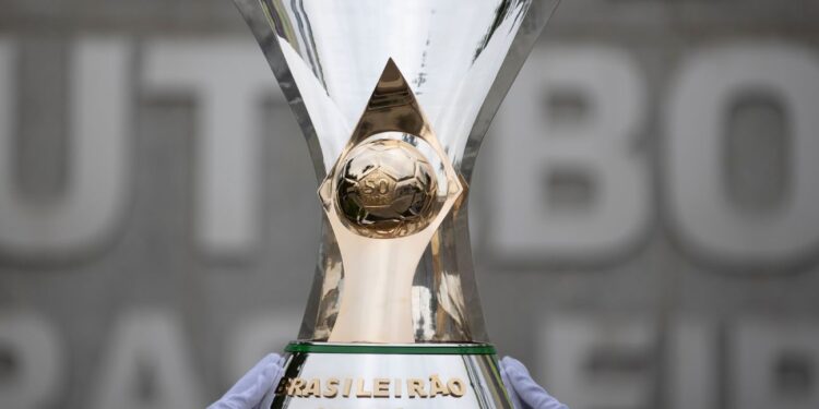 Foi narrador da Globo e agora está comando um time do Brasileirão 2026