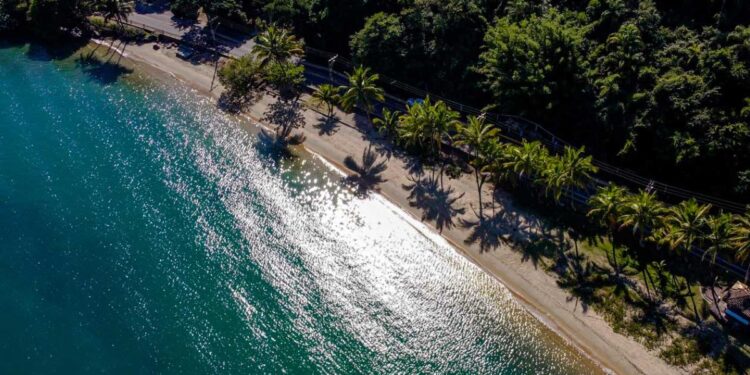 Maior ilha marítima do Brasil fica em arquipélago paradisíaco com mais de 40 praias