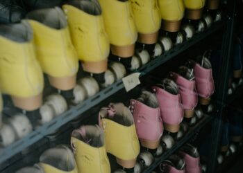 Fábrica de calçados com mais de 50 anos encerra as atividades e 200 trabalhadores perdem seus empregos