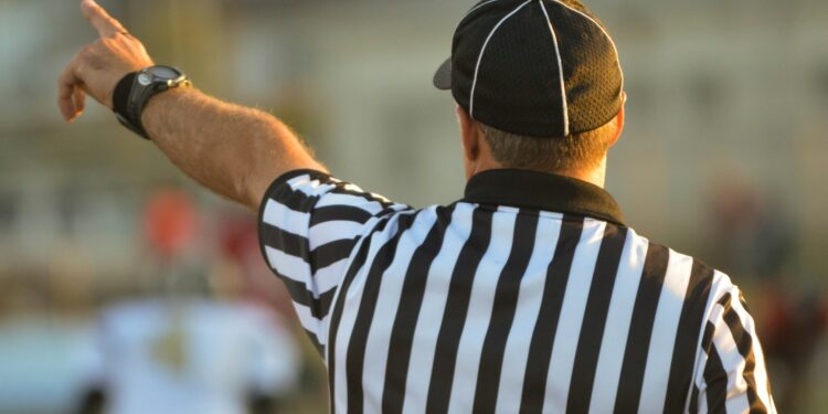 Árbitro precisou de ajuda da polícia para deixar jogo do Brasileirão 2026