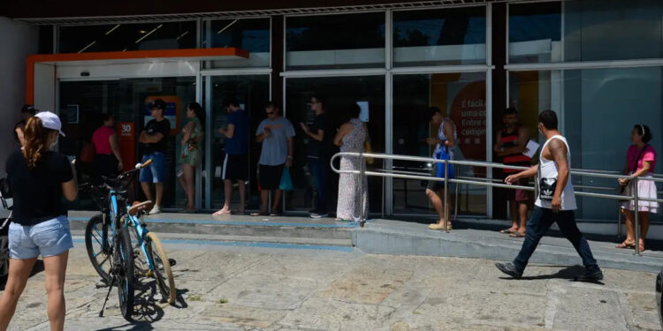 Adeus às filas de banco: nova tendência está acabando com o tempo de espera