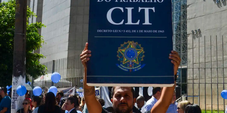 5 benefícios garantidos por lei que trabalhadores CLT devem cobrar