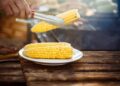 Melhor maneira de cozinhar milhos e manter nutrientes não é em água fervente