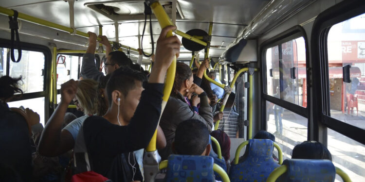 Especialistas apontam os assentos mais seguros para viajar de ônibus