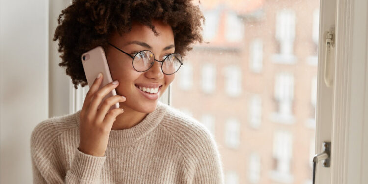 Banco brasileiro libera serviço de telefonia sem fidelidade para competir com Vivo e TIM