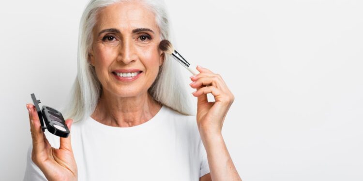Como fazer maquiagem depois dos 65 anos?