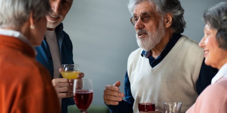 Comunicado geral para idosos que consomem álcool em excesso