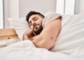 Como relaxar antes de dormir após tomar muito café durante o dia