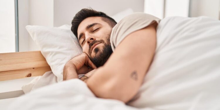 Como relaxar antes de dormir após tomar muito café durante o dia