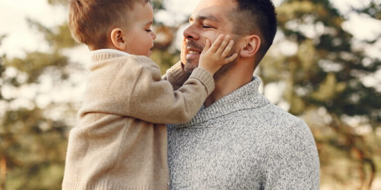 Nem 15, nem 20: aumento da licença-paternidade será para 10 dias a partir de 2027