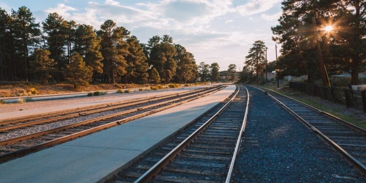 Brasil destrava processo para construir megaferrovia que promete gerar 385 mil empregos