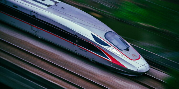 Primeiro trem-bala da América Latina chega a 350 km/h e está confirmado no Brasil