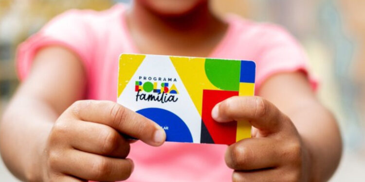 Governo estabelece valor mínimo do Bolsa Família a ser pago em maio
