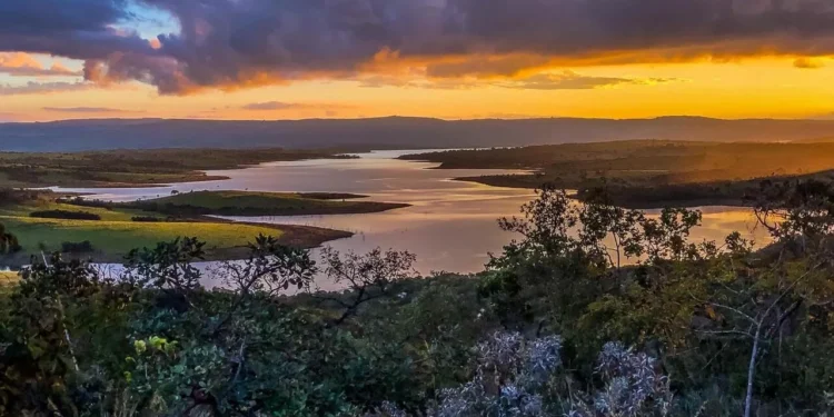 Pequena cidade do interior de Minas foi abençoada com 150 cachoeiras e lindas paisagens
