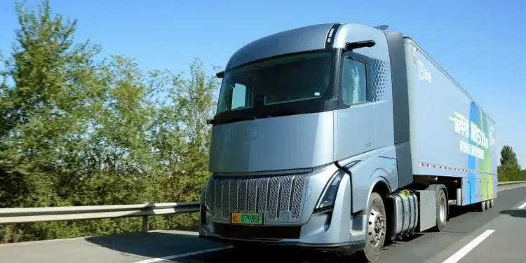 Novo caminhão elétrico desenvolvido por chineses entrega 700 km de autonomia e recarga super rápida