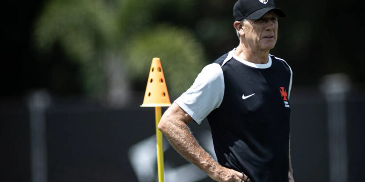 Vasco pode tirar um jogador do Cruzeiro e outro do Galo para reforçar o elenco