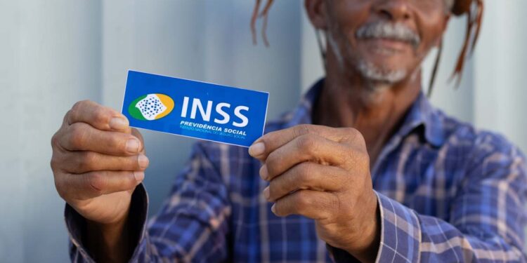 Bônus pago pelo INSS em abril vai deixar aposentados com o bolso cheio