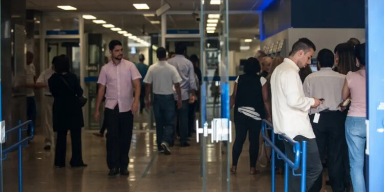 Bancos alertam para novo golpe que tira valores altos das vítimas