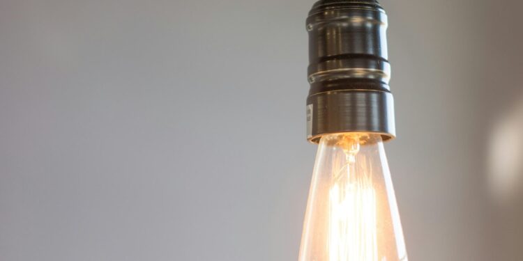 Governo determina que a troca do medidor de luz deverá ser feita em todas as casas para manter o serviço