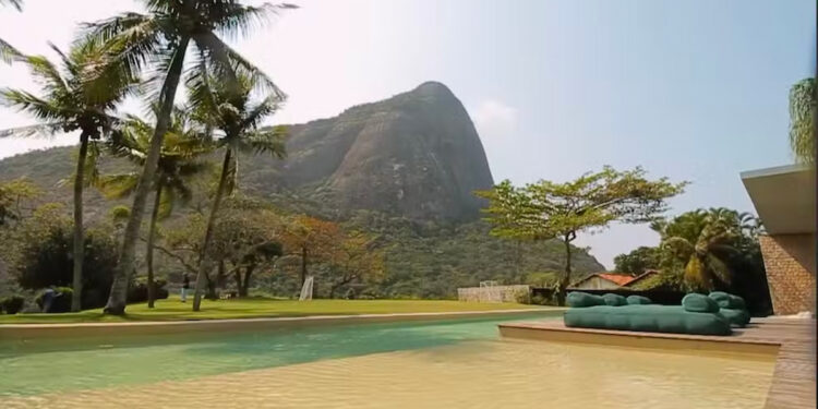 Mansão de R$ 250 milhões com 2.000 m² de área climatizada tem apresentador afastado da TV desde 2022 como dono