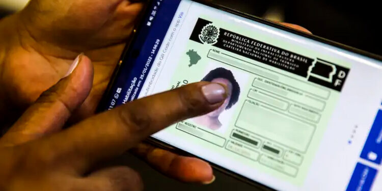 Novas regras da CNH colocaram limite de idade para dirigir no Brasil?