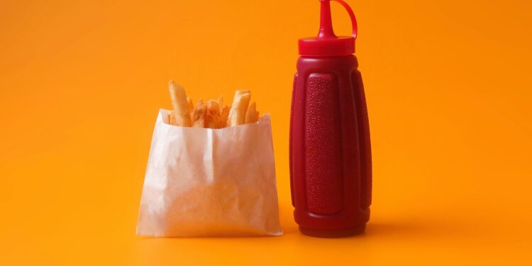 Maior rede de fast food do mundo vai inaugurar suas 100 primeiras lojas no Brasil em 2026