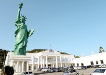 Enquanto Havan deseja empregar 25 mil pessoas em 2026, maior varejista do Brasil já alcançou 130 mil funcionários