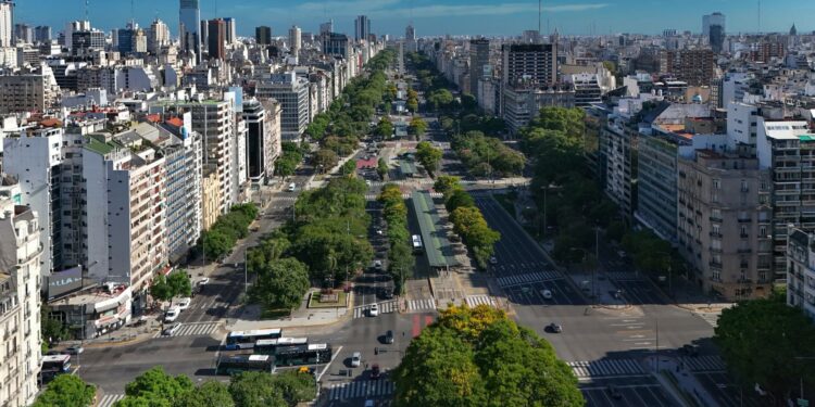 Vizinho do Brasil deve financiar R$ 10 bilhões para colocar dívidas em dia