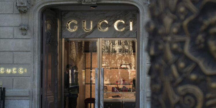Gucci entra na onda e vai lançar dispositivo que promete substituir os smartphones