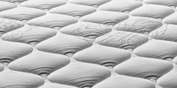 Para que serve e por que é tão recomendado borrifar vinagre no colchão