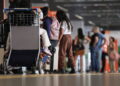 Se despedir de familiares pode custar R$ 18 em aeroporto brasileiro
