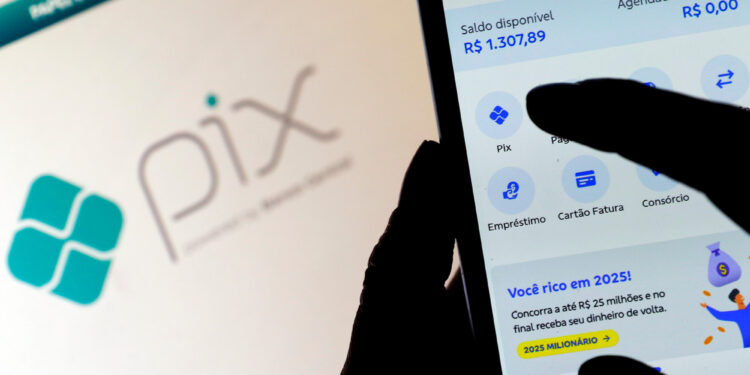 Comunicado geral aos brasileiros sobre nova regra do Pix que bloqueia contas bancárias