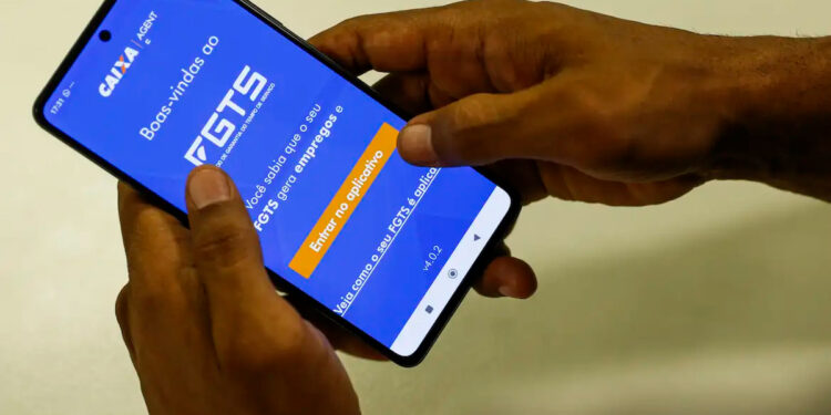 É obrigatório abrir conta em banco para sacar o FGTS?