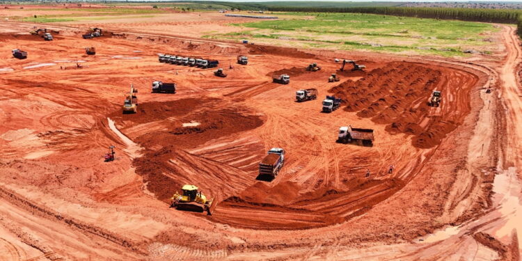 Trabalhadores de megafábrica de R$ 25 bilhões vão receber 620 casas com até 215 m² para morar