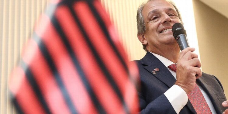 Leila Pereira tenta impedir que reforço de R$ 150 milhões chegue ao Flamengo