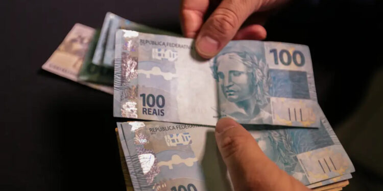 Vereadores de cidades com menos de 30 mil habitantes podem ter o salário reduzido drasticamente